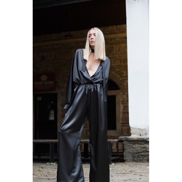 Black plunging neckline jumpsuit - Picture 2 of 4